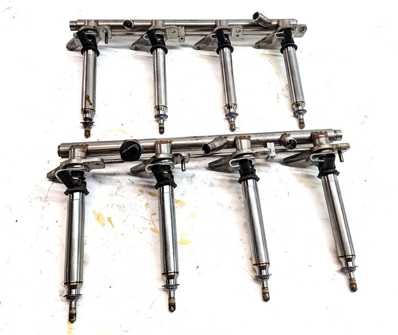 Thumbnail 2: 2013 MERCEDES GL550 (X166) 4.6L (278.928) ENGINE FUEL INJECTOR SET/8 w/ RAILS