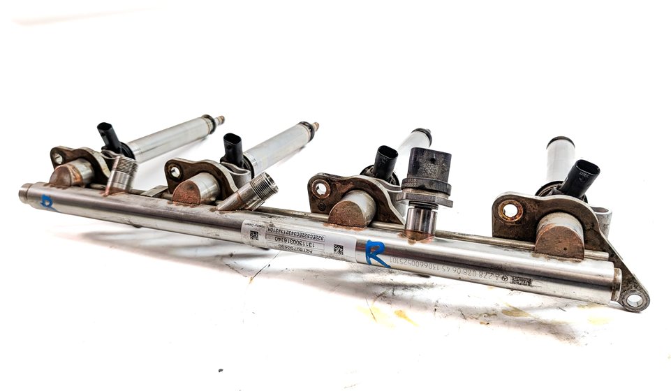 Thumbnail 4: 2013 MERCEDES GL550 (X166) 4.6L (278.928) ENGINE FUEL INJECTOR SET/8 w/ RAILS
