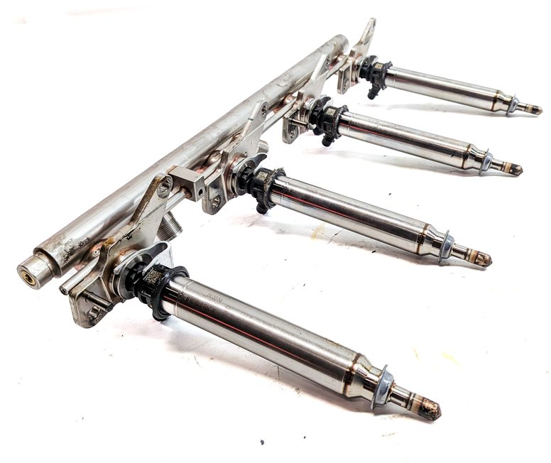 Thumbnail 6: 2013 MERCEDES GL550 (X166) 4.6L (278.928) ENGINE FUEL INJECTOR SET/8 w/ RAILS