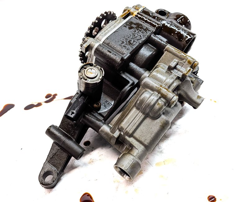 Thumbnail 5: 2013 MERCEDES GL550 (X166) 4.6L (278.928) ENGINE MOTOR OIL FLUID PUMP ASSEMBLY