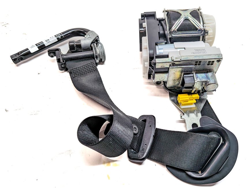 Thumbnail 2: 12-16 MERCEDES GL CLASS (X166) FRONT RIGHT PASSENGER SEATBELT RETRACTOR (Black)