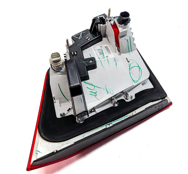 Thumbnail 8: 13-16 MERCEDES GL350 GL450 GL550 (X166) REAR RIGHT INNER TAILLIGHT LIGHT LAMP