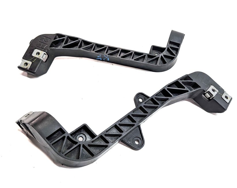 2013 MERCEDES GL550 (X166) 4.6L (278.928) ENGINE RADIATOR SUPPORT BRACKET SET/2