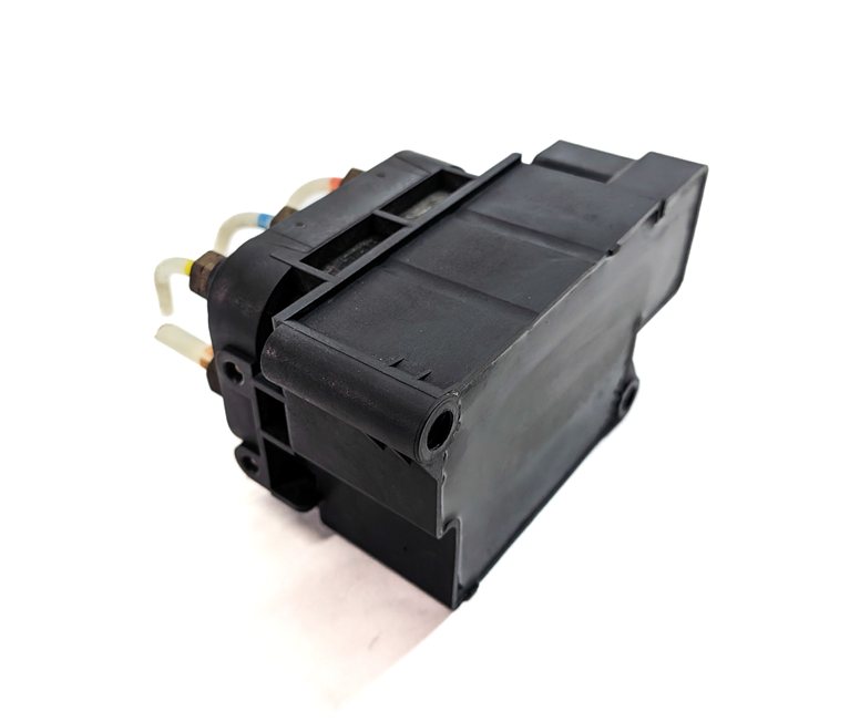Thumbnail 4: 2013 MERCEDES GL550 (X166) AIR SUSPENSION CONTROL VALVE BLOCK