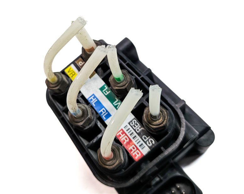Thumbnail 6: 2013 MERCEDES GL550 (X166) AIR SUSPENSION CONTROL VALVE BLOCK