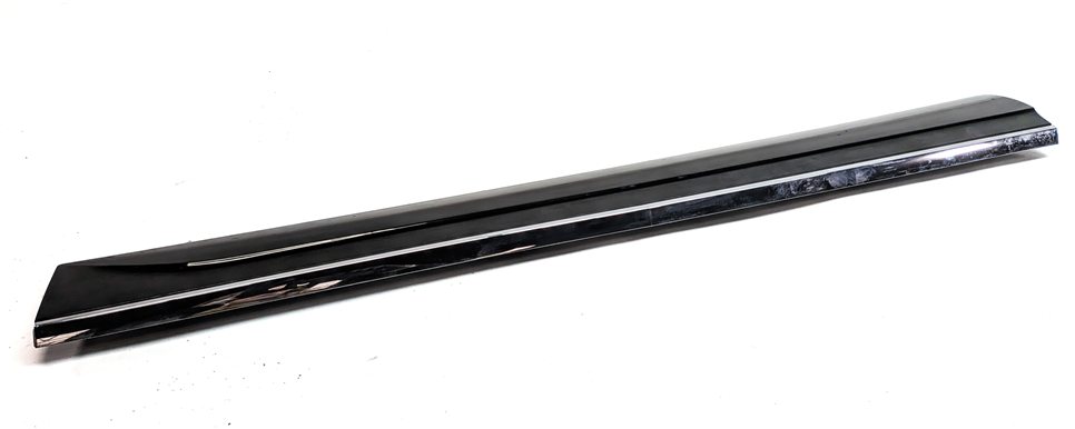 Thumbnail 2: 13-17 AUDI Q5 B8 8R FRONT RIGHT PASSENGER LOWER DOOR MOULDING TRIM PANEL (Black)