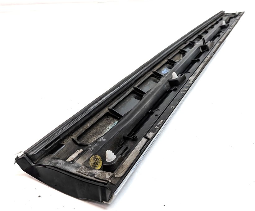 Thumbnail 5: 13-17 AUDI Q5 B8 8R FRONT RIGHT PASSENGER LOWER DOOR MOULDING TRIM PANEL (Black)
