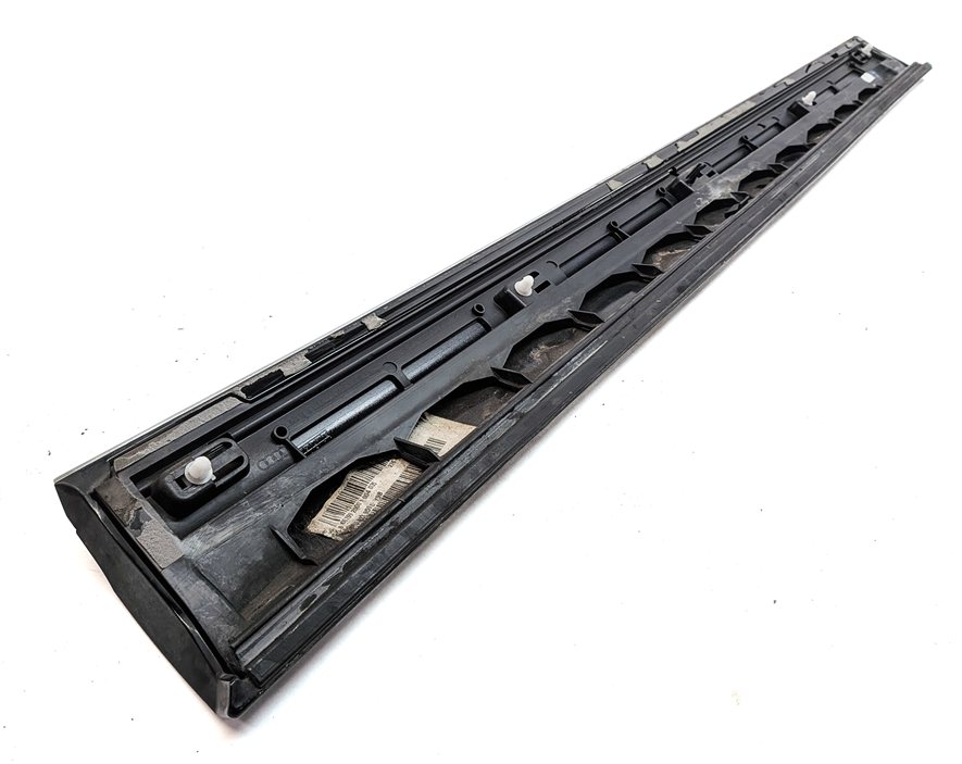 Thumbnail 4: 13-17 AUDI Q5 B8 8R FRONT LEFT DRIVER LOWER DOOR MOULDING TRIM PANEL (Black)
