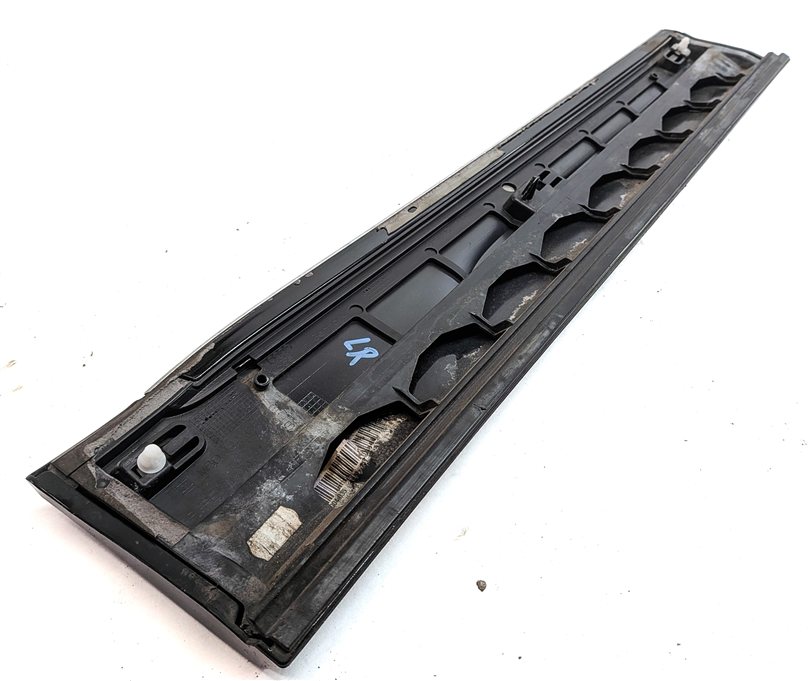 Thumbnail 5: 13-17 AUDI Q5 (B8 8R) REAR LEFT DOOR EXTERIOR LOWER MOULDING RUNNER TRIM (Black)