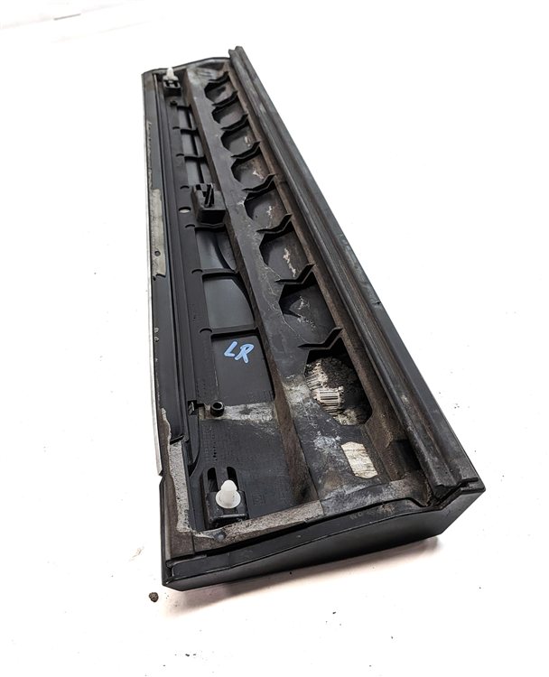 Thumbnail 6: 13-17 AUDI Q5 (B8 8R) REAR LEFT DOOR EXTERIOR LOWER MOULDING RUNNER TRIM (Black)