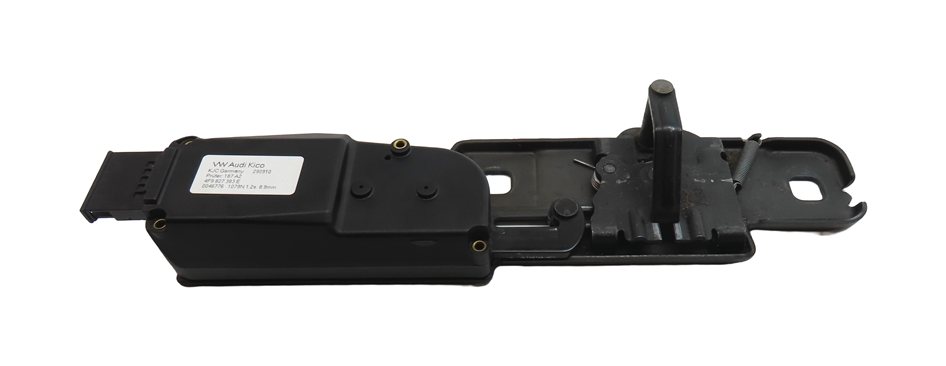 Thumbnail 4: 2011 AUDI Q7 (4L) REAR TRUNK LIFTGATE HATCH LID LOCK LATCH STRIKER PLATE