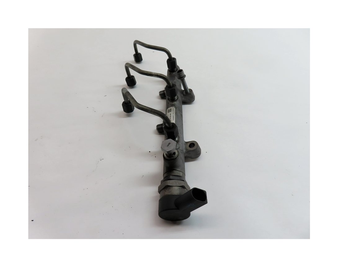 Thumbnail 3: 2011 AUDI Q7 (4L) 3.0L DIESEL (CATA) RIGHT ENGINE FUEL INJECTOR RAIL w/ LINES