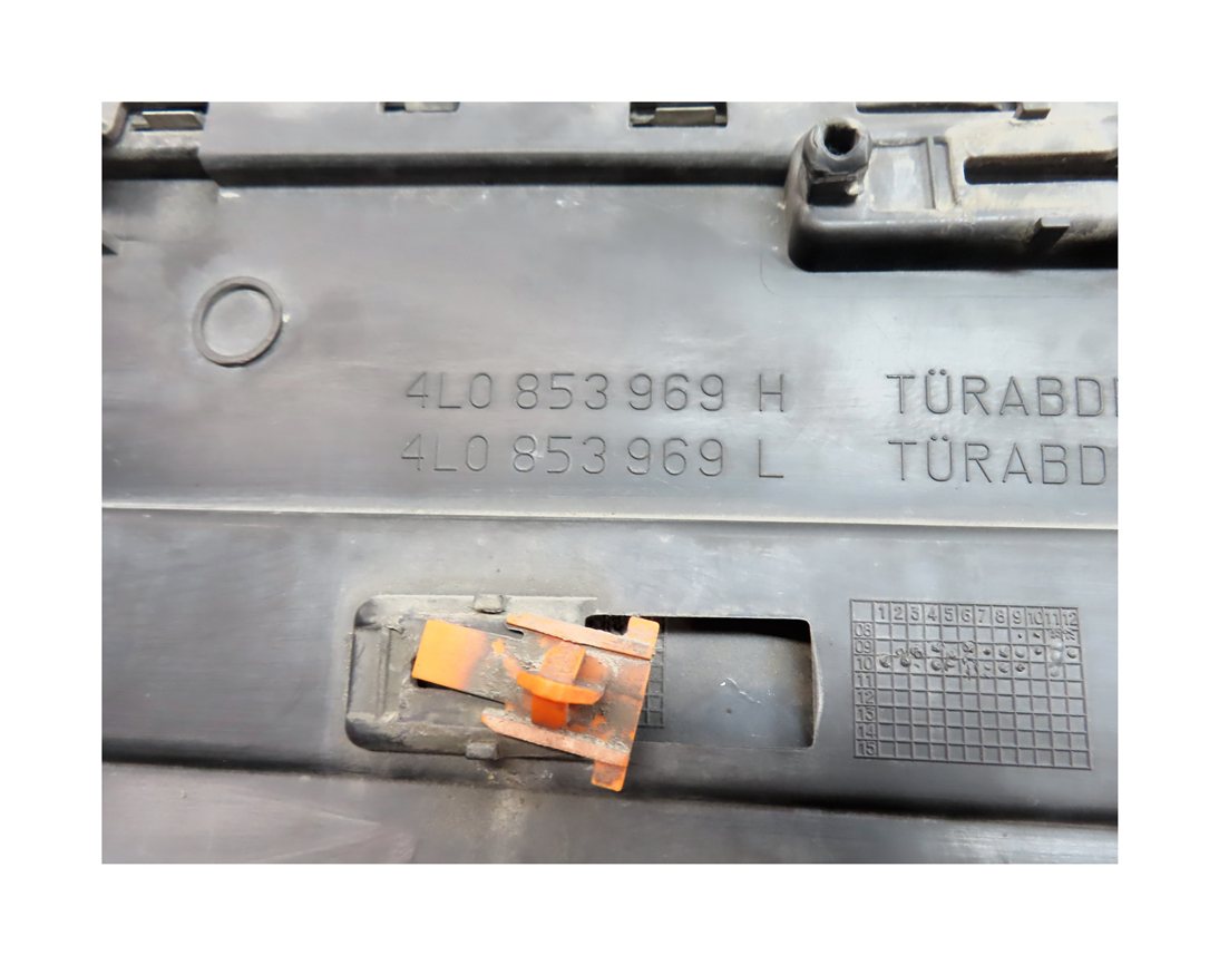 Thumbnail 8: 10-15 AUDI Q7 (4L) REAR LEFT DOOR LOWER TRIM PANEL MOULDING w/out SLINE (BLACK)