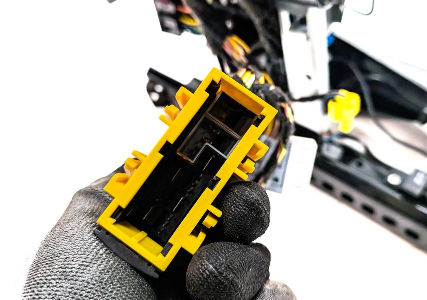 Thumbnail 6: 10-16 PORSCHE PANAMERA (970 G1) LEFT FRONT DRIVER MEMORY SEAT TRACK w/ MOTORS