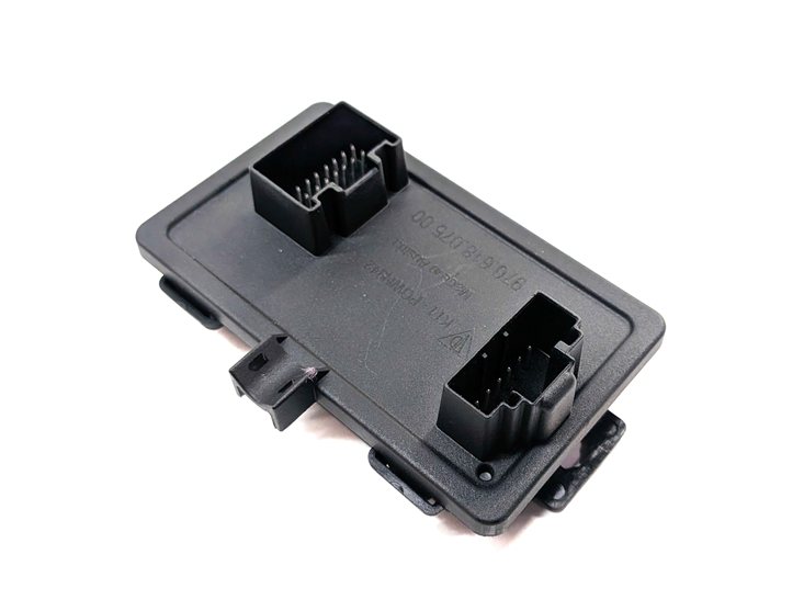 Thumbnail 3: 2011 PORSCHE PANAMERA (970) 3.6L M46.20 ELECTRONIC JUNCTION BATTERY CONTROL BOX