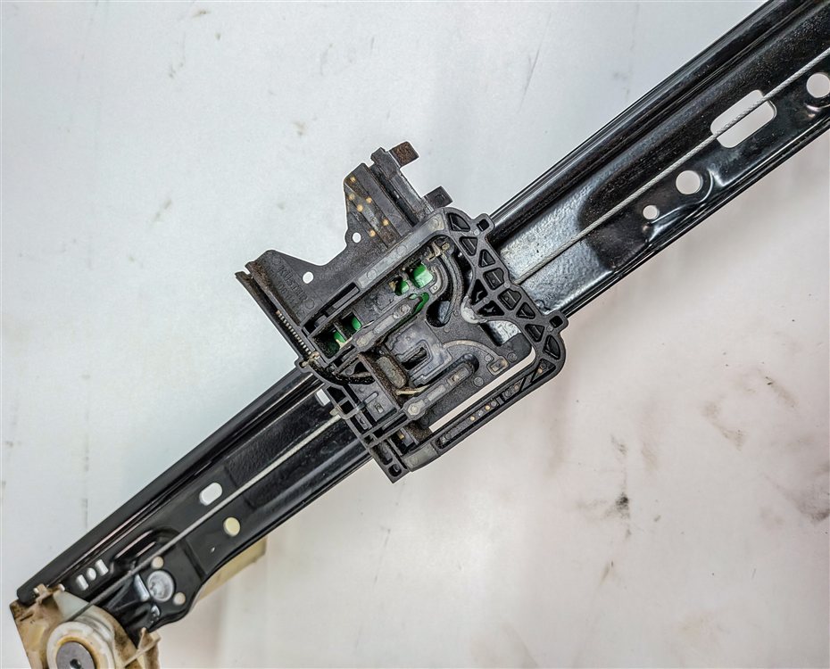 Thumbnail 6: 14-20 RANGE ROVER SPORT (L494) FRONT RIGHT PASSENGER WINDOW REGULATOR w/ MOTOR