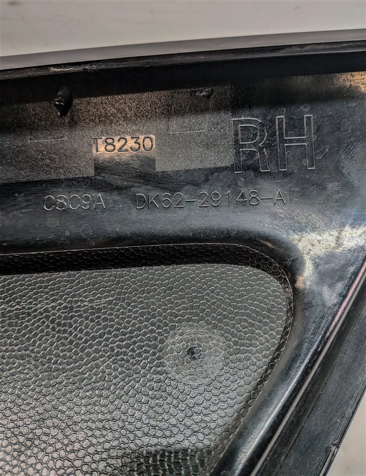 Thumbnail 7: 2014 RANGE ROVER SPORT (L494) REAR RIGHT D PILLAR TRIM MOULDING PANEL (BLACK)