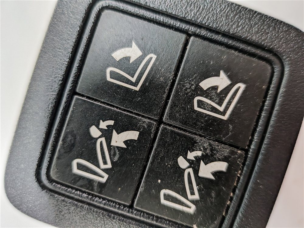 Thumbnail 5: 2014 RANGE ROVER SPORT (L494) REAR FOLDING SEAT POSITION CONTROL SWITCH BUTTON