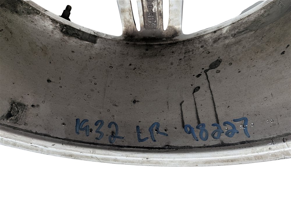 Thumbnail 6: 2009-2013 AUDI A3 (8V) 18X7.5 INCH 5 TRIPLE SPOKE ALUMINUM WHEEL RIM (ET54)