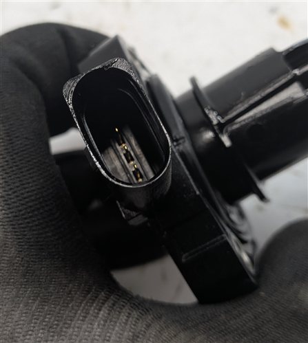 Thumbnail 5: 2016 AUDI A3 E-TRON (8V) 1.4L HYBRID (CXUA) ENGINE MOTOR OIL FLUID LEVEL SENSOR
