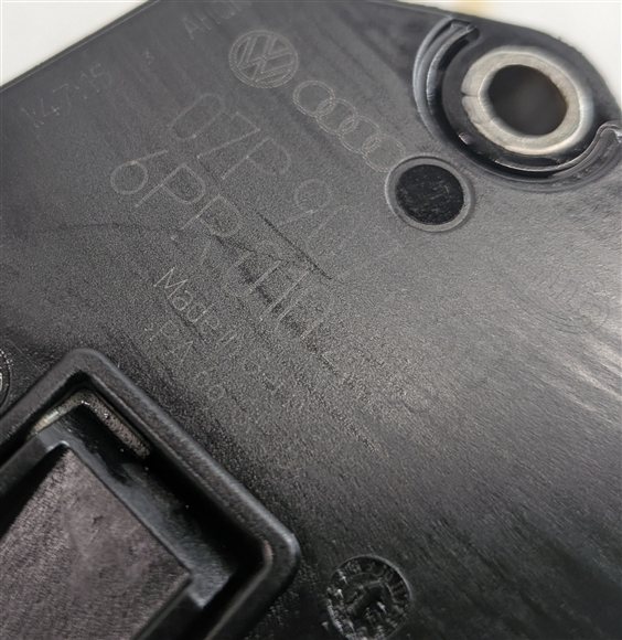 Thumbnail 6: 2016 AUDI A3 E-TRON (8V) 1.4L HYBRID (CXUA) ENGINE MOTOR OIL FLUID LEVEL SENSOR