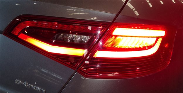 Thumbnail 2: 2016-2018 AUDI A3 E-TRON (8VF) RIGHT PASSENGER REAR INNER TAILLIGHT LIGHT LAMP