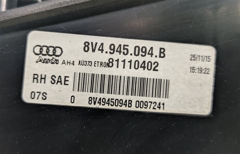 Thumbnail 9: 2016-2018 AUDI A3 E-TRON (8VF) RIGHT PASSENGER REAR INNER TAILLIGHT LIGHT LAMP