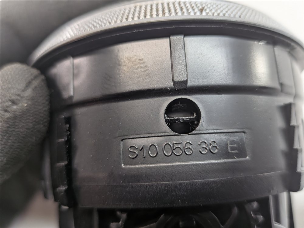 Thumbnail 13: 16 AUDI A3 E-TRON (8V) FRONT LEFT CENTER RIGHT DASH HEAT AIR AC HVAC VENT SET/4