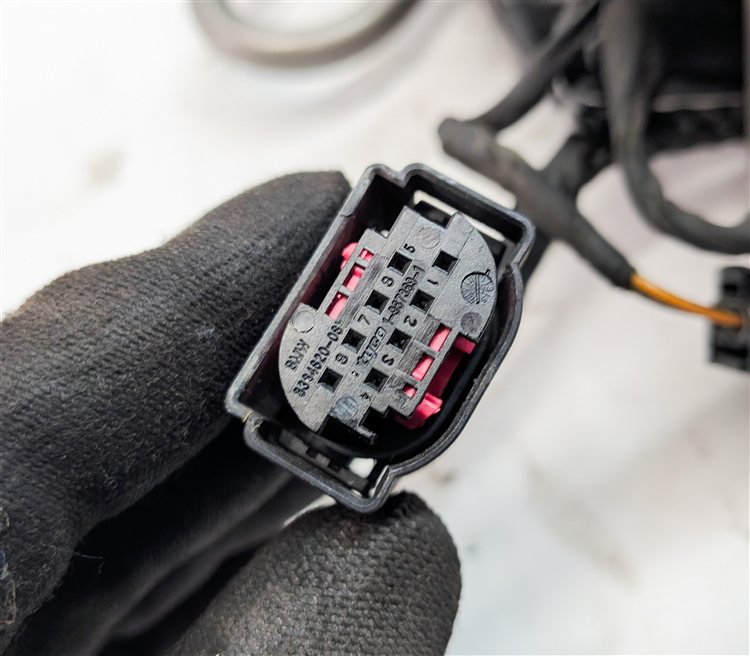 Thumbnail 9: 2009 BMW 750I (F01) 4.4L (N63) ENGINE DYNAMIC DRIVE VALVE CONTROL BLOCK