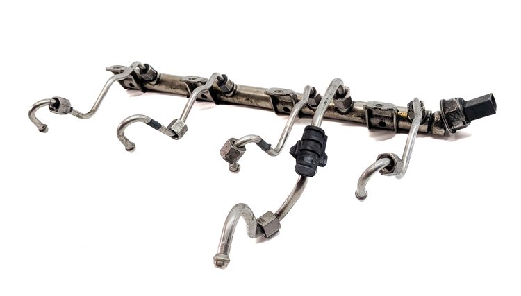 Thumbnail 5: 2009 BMW 750I (F01) 4.4L (N63) ENGINE FUEL INJECTOR RAIL SET/2 w/ FUEL LINES