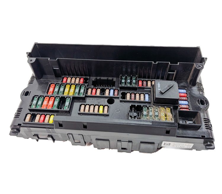 Thumbnail 2: 2009 BMW 750I (F01) 4.4L (N63) FRONT POWER DISTRIBUTION FUSE RELAY BOX PANEL
