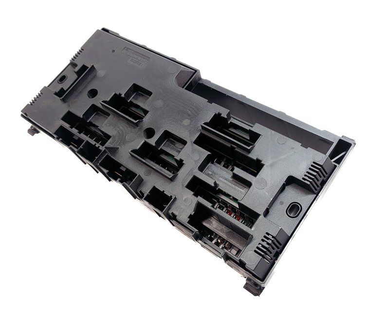 Thumbnail 4: 2009 BMW 750I (F01) 4.4L (N63) FRONT POWER DISTRIBUTION FUSE RELAY BOX PANEL