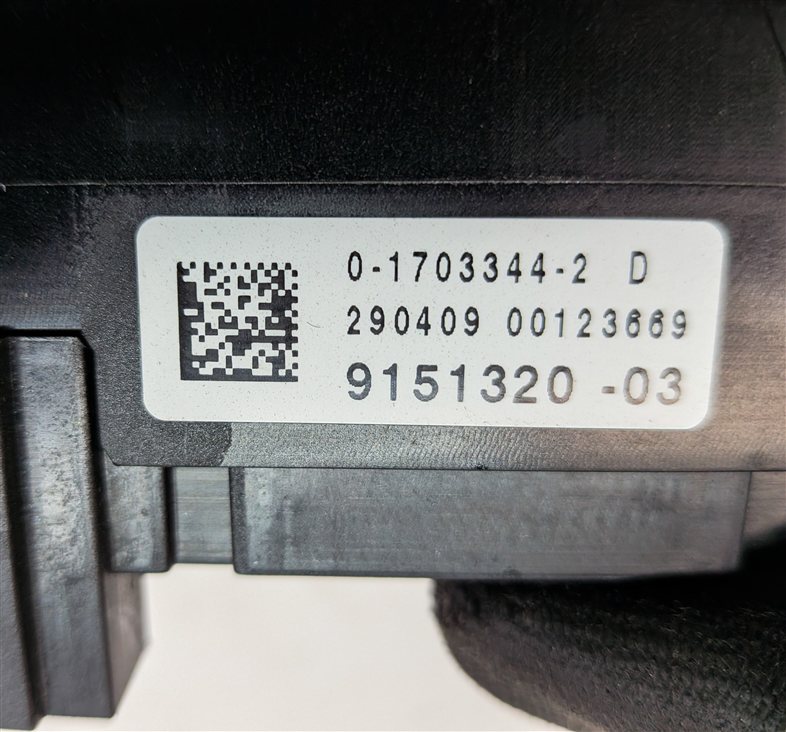 Thumbnail 8: 2009 BMW 750I (F01) 4.4L (N63) FRONT POWER DISTRIBUTION FUSE RELAY BOX PANEL