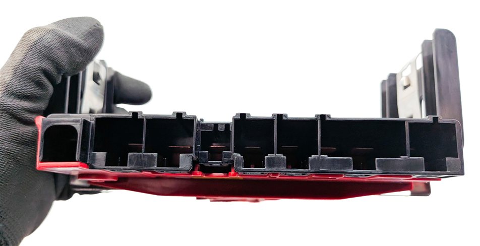 Thumbnail 7: 2009 BMW 750I (F01) 4.4L N63 POSITIVE BATTERY TERMINAL POWER DISTRIBUTION PLATE