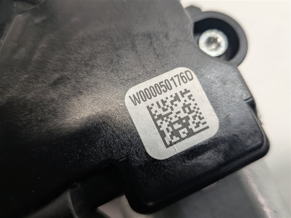 Thumbnail 12: 2015-2019 PORSCHE MACAN (95B) REAR HATCH TRUNK WINDSHIELD WIPER MOTOR