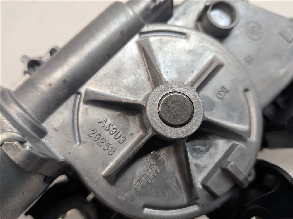 Thumbnail 9: 2015-2019 PORSCHE MACAN (95B) REAR HATCH TRUNK WINDSHIELD WIPER MOTOR