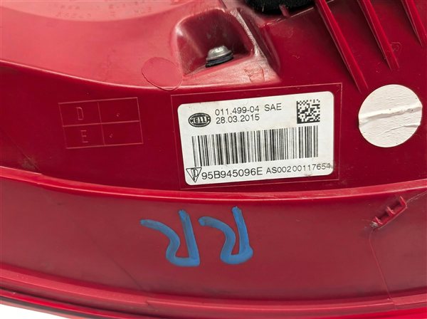 Thumbnail 10: 2015-2018 PORSCHE MACAN (95B) REAR RIGHT PASSENGER QUARTER PANEL TAILLIGHT LAMP