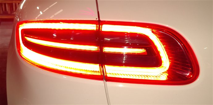 Thumbnail 2: 2015-2018 PORSCHE MACAN 95B REAR LEFT DRIVER QUARTER PANEL TAILLIGHT BRAKE LAMP