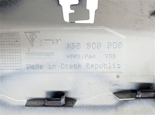 Thumbnail 7: 2015-2023 PORSCHE MACAN (95B) FUEL TANK DOOR COVER FLAP LID (White)