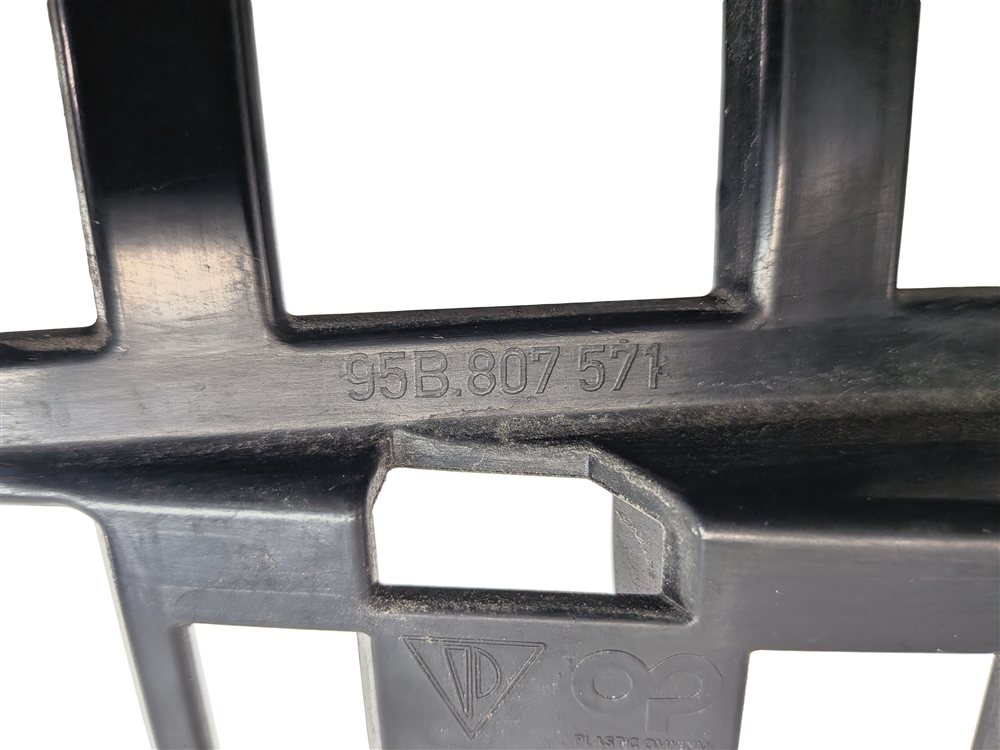 Thumbnail 8: 2015 PORSCHE MACAN (95B) REAR LEFT BUMPER MOUNT SUPPORT BRACKET
