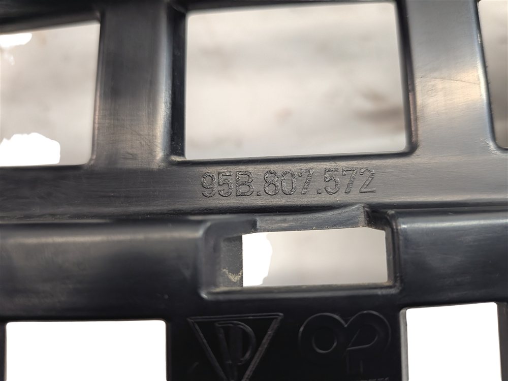 Thumbnail 8: 2015 PORSCHE MACAN (95B) REAR RIGHT BUMPER MOUNT SUPPORT BRACKET