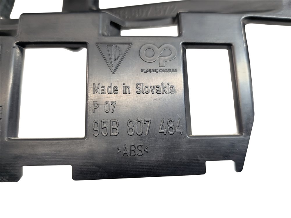 Thumbnail 9: 2015 PORSCHE MACAN (95B) REAR RIGHT BUMPER MOUNT SUPPORT BRACKET