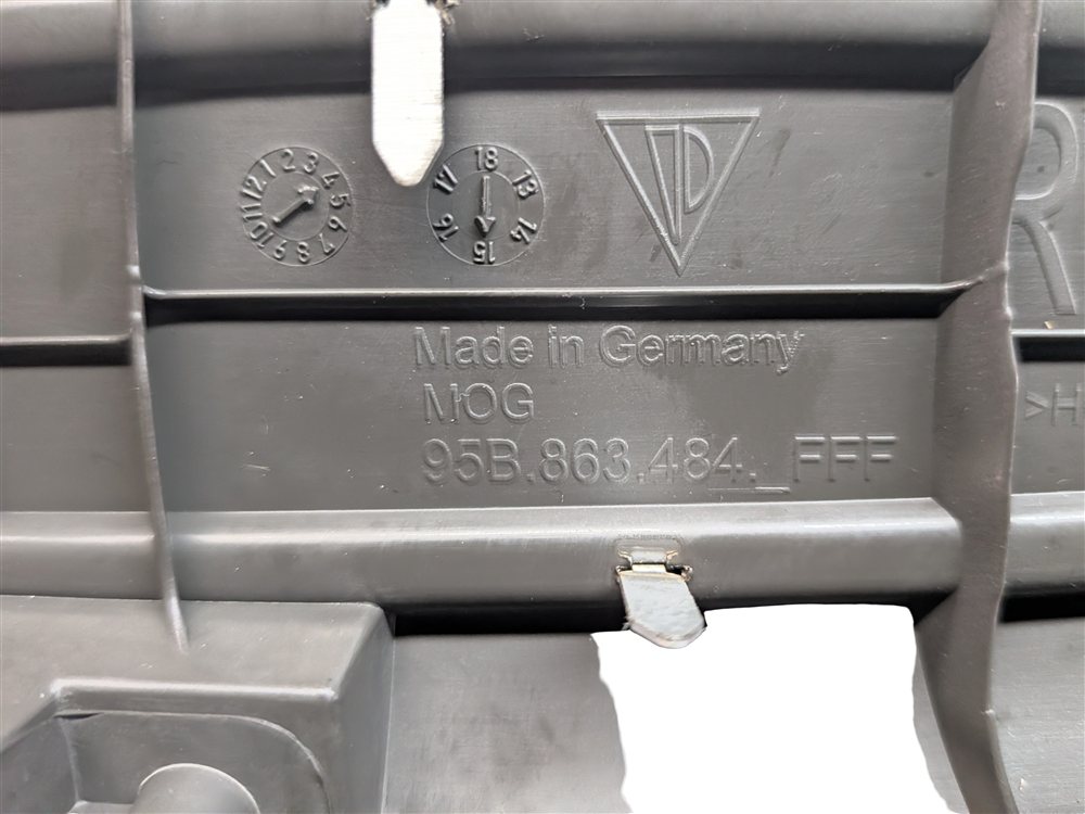 Thumbnail 10: 2015 PORSCHE MACAN (95B) FRONT RIGHT PASSENGER LOWER A PILLAR SCUFF KICK PLATE