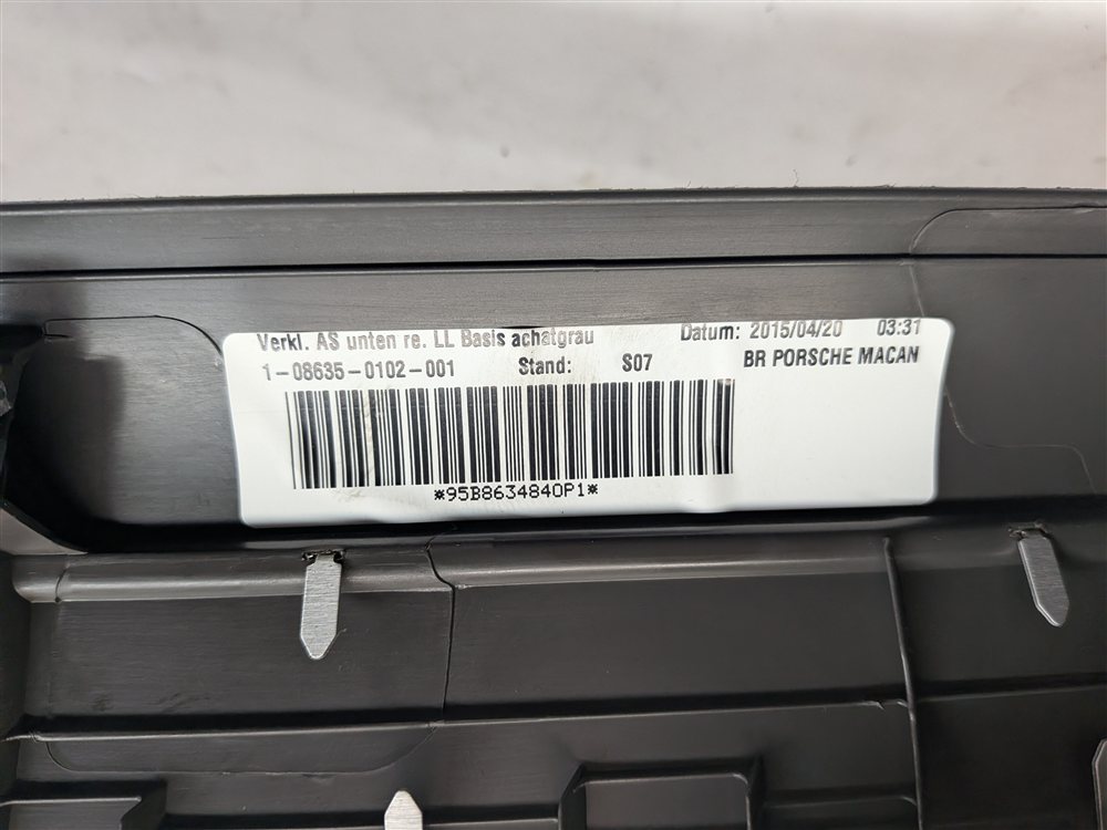 Thumbnail 8: 2015 PORSCHE MACAN (95B) FRONT RIGHT PASSENGER LOWER A PILLAR SCUFF KICK PLATE