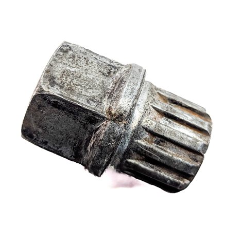 Thumbnail 4: 2004 BMW Z4 (E85) WHEEL RIM LUG LUGNUT LOCKING LOCK NUT SET/4 w/ KEY