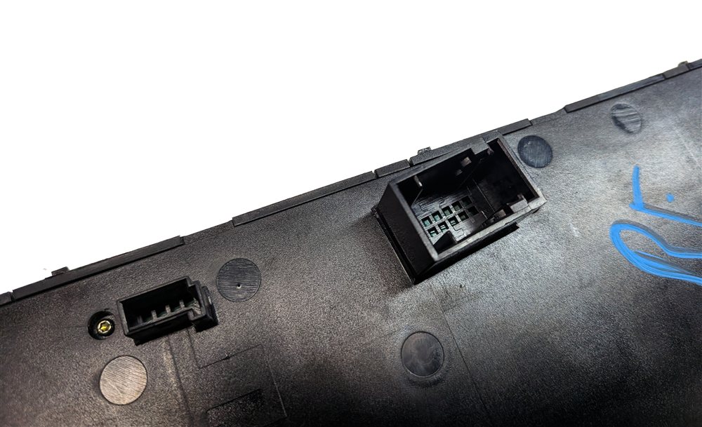 Thumbnail 7: 2004 BMW Z4 (E85) FRONT PASSENGER SEAT POSITION ADJUST SWITCH BUTTON PANEL