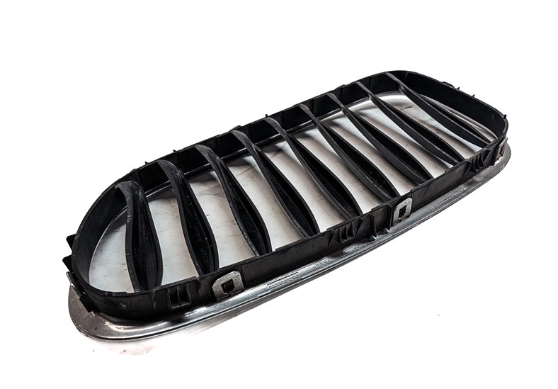 Thumbnail 7: 2003-2008 BMW Z4 (E85) RIGHT FRONT PASSENGER SIDE BUMPER GRILLE (BLACK / CHROME)