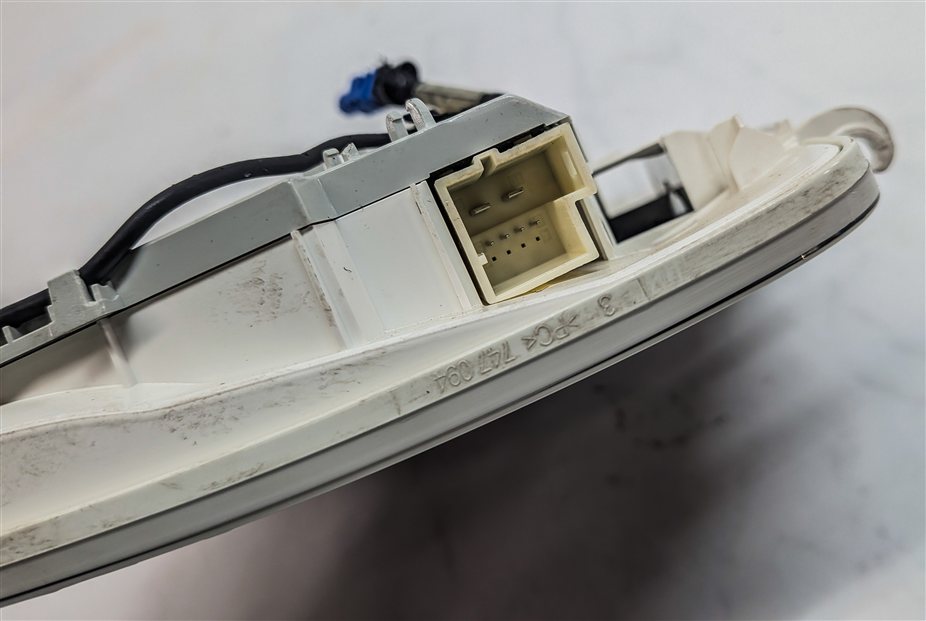 Thumbnail 10: 2012 MERCEDES C250 (W204) FRONT ROOF DOME COURTESY LIGHT w/SWITCHES (Black)