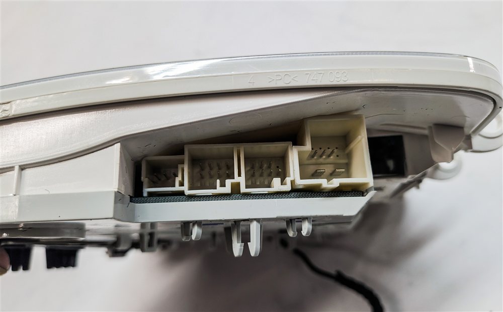 Thumbnail 11: 2012 MERCEDES C250 (W204) FRONT ROOF DOME COURTESY LIGHT w/SWITCHES (Black)