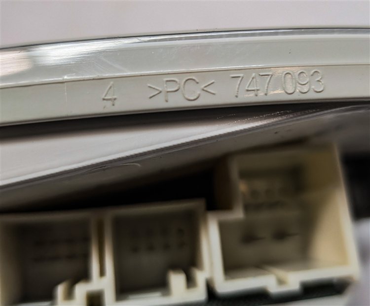 Thumbnail 13: 2012 MERCEDES C250 (W204) FRONT ROOF DOME COURTESY LIGHT w/SWITCHES (Black)
